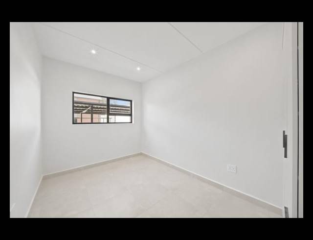 3 BEDROOM APARTMENT FOR SALE IN BRYANSTON